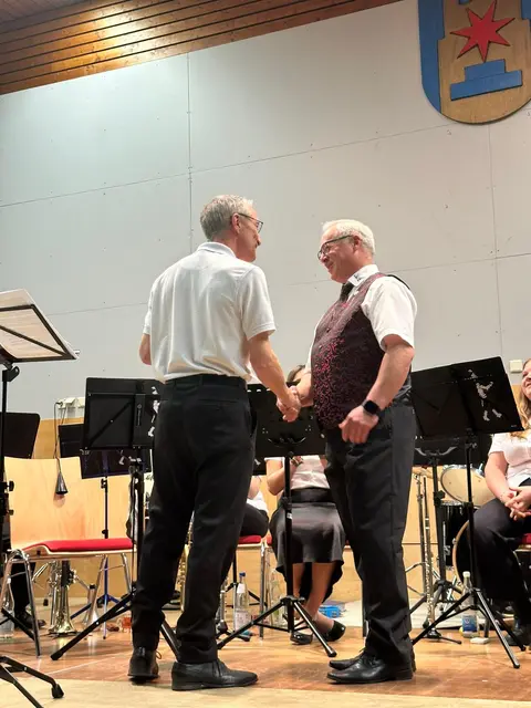 Ehrung durch den Landesverband der Spielmanns- und Fanfarenzüge für 20-jährige aktive Mitgliedschaft für Diego Sanchez Duran - v.l.n.r.: Thomas Holz, Diego Sanchez Duran | Foto: privat: Ramona Wagner