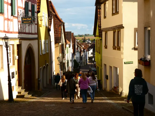 Die Schlossstraße führt uns bergab zu unserem nächsten Halt.  | Foto: sigischlottke