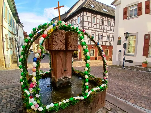 An diesem schönen Brunnen, gegenüber dem ehemaligen Gasthaus "Zum Güldenen Löwen" stellt uns Pius Haaf den nächsten Wein vor.  | Foto: sigischlottke