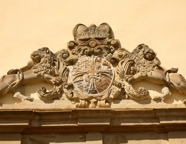 Ein wundervolles Wappen über dem Portal.  | Foto: sigischlottke