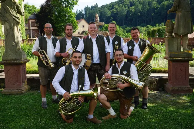 Die Hobbymusiker kommen alle aus dem Taubertal und haben zuvor schon in unterschiedlichsten Besetzungen zusammen musiziert. | Foto: privat
