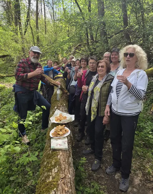 An der "Baumbar": leckeres Fingerfood und ein Schnäpsle. | Foto: privat Sibylle Tröber