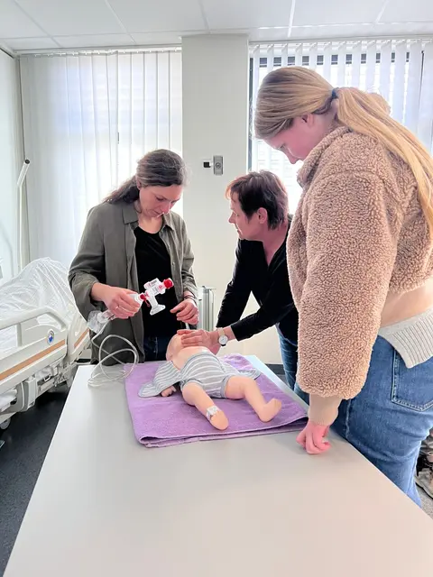 Bild: SLK-Mitarbeitende beim Fortbildungstag „Fit für Pädiatrie“ | Foto: Quelle: SLK-Kliniken