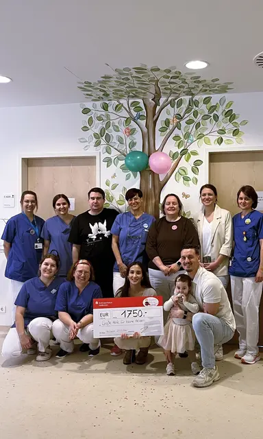 Bild: von links: Mitarbeitende der C 62 der SLK-Kinderklinik sowie Familie Ruff  | Foto: Quelle. privat