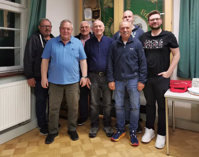 Vorne Mitte Wolfgang Hill, links davon Dieter Sillner, rechts davon Joachim Haspel, ganz rechts Patrick Drautz. Hinten von links Roland Brotz, Martin Gysin, Luca Seeberger | Foto: Dieter Sillner