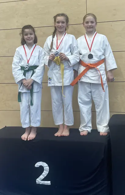 In einer Kampfgemeinschaft mit Schwaigern errang Maya Papp (ganz links, vom Karateverein Eppingen) den 2. Platz im Kumite | Foto: Karateverein Eppingen