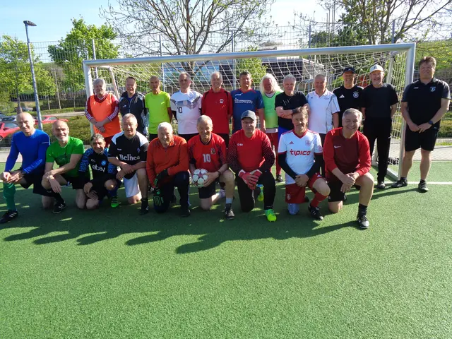 Die Fleiner Ü60/70-Seniorenfußballer beim zweiten Spiel innerhalb von drei Tagen auf dem Fleiner Kunstrasen | Foto: Alfred Kulka