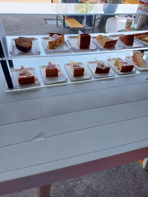 Alles ist gerichtet für den Ansturm auf den LandFrauen Kuchen | Foto: Eigenes Bildmaterial