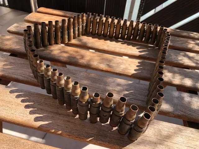 nach der Wanderung wurden die alten Erinnerungsstücke aus den Kellern und Gärten geholt. Jugendliche sammelten damals die Patronenhülsen und bastelten damit, in der Zeit des Kalten Krieges | Foto: Marianne Klein