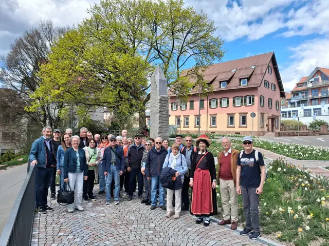 Gruppenfoto Mitglieder und Schwarzwaldmädel | Foto: Haus &amp; Grund Öhringen e.V.
