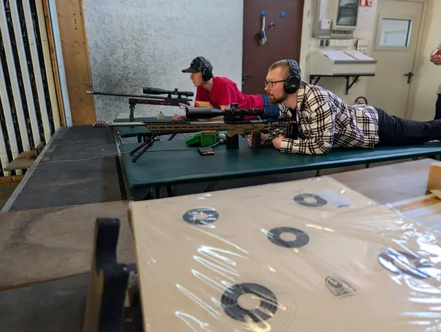 Marlon Schwab und Sergej Detkov am 100m Stand. | Foto: Schützengilde Neckarsulm e.V.