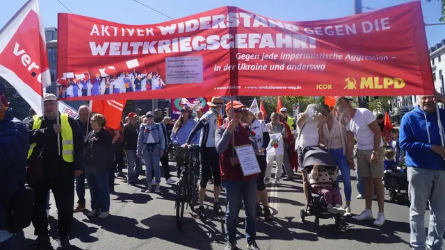 Am 1.Mai beteiligte sich die MLPD am kämpferischen Block des Internationalistischen Bündnis mit Liedern, Kurzansprachen, Plakaten und Transparenten | Foto: MLPD