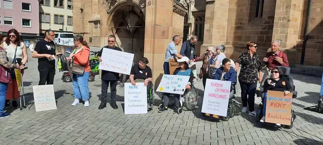 Zu den Statements die passenden Protestplakate | Foto: E. Heiler