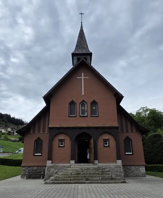... vorbei an der evangelischen Kirche. | Foto: privat Sibylle Tröber
