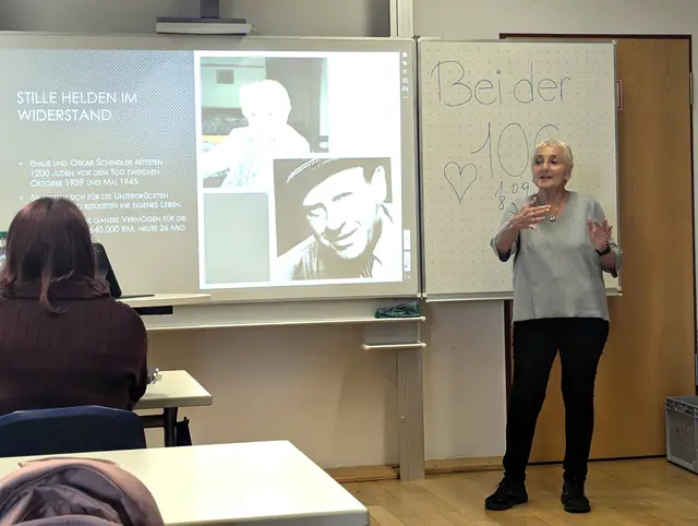 Die Veranstaltung wurde möglich durch die Unterstützung der Adenauerstiftung. | Foto: Helene-Lange-Realschule