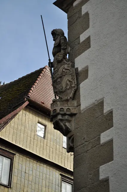 Graf Kraft VI. wacht hier schon seit dem Jahr 1549 über das alte Rathaus und die Stadt. | Foto: Daniela Somers