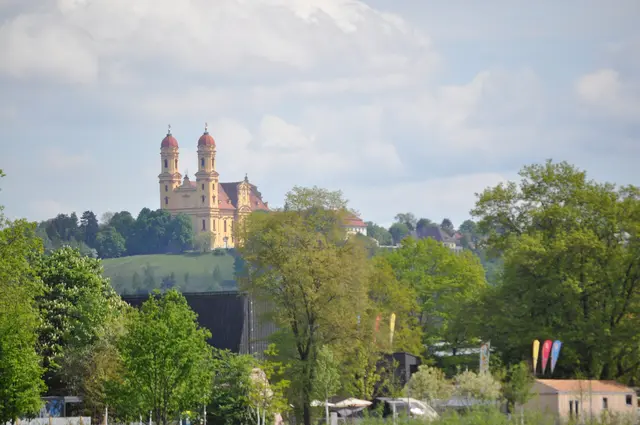 Blick auf die Die Wallfahrtskirche Schönenberg. Auch dafür war der Tag zu kurz. Aber irgendwann komme ich wieder und schaue mir Schloss und Wallfahrtskirche genauer an. | Foto: Daniela Somers