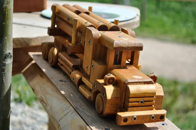 Holzlaster auf der Holzkugelbahn | Foto: Daniela Somers