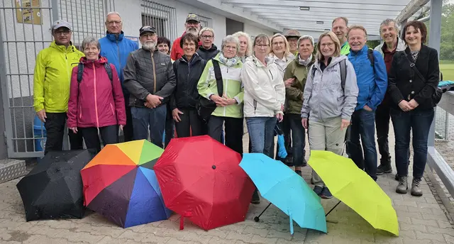 kunterbuntes Gruppenbild - der Regen macht's möglich! | Foto: privat Sibylle Tröber