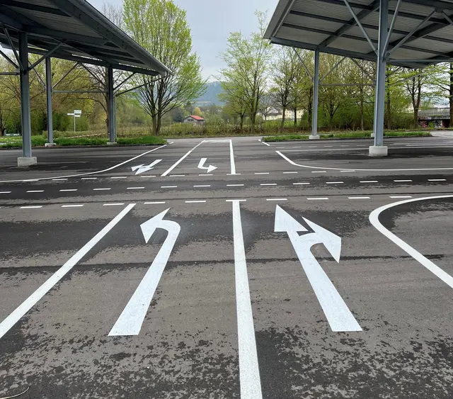 Neu markiert, sicher unterwegs: Der Verkehrsübungsplatz am Mineralfreibad ist wieder einsatzbereit. | Foto: Gemeinde Oberstenfeld