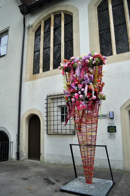 Und hier gehts zum Kreuzgang und zur Blumenschau | Foto: Daniela Somers