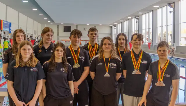 Mannschaft TC Heilbronn (v.l.n.r.): Sarah Jung, Marlene Nagel, Charlotte Nagel, Sina Rettig, Elias Korb, Leo Lang, Angelina Sophie Schwarzer, Elisa Hölzer, Vincent Hölzer, Daan Iven Phillipp | Foto: Tauchclub Heilbronn e. V.