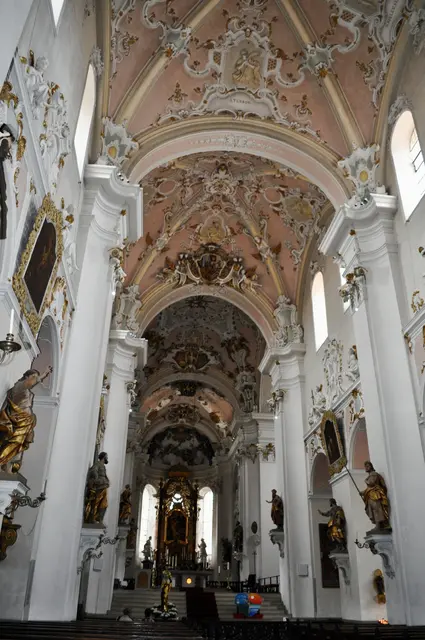 Blick in die prunkvolle Basilika | Foto: Daniela Somers