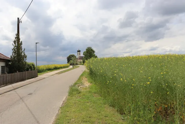 Blick auf die Wallfahrtskirche in Höchstberg | Foto: Marga Specht
