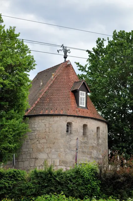 Der Stadtturm. Es ist eines der letzten erhaltenen Teile der ehemaligen Stadtbefestigung und geht auf das 15. Jahrhundert zurück. 1984 wurde der Turm restauriert und dient nun als Versammlungsort der Ellwanger Gardisten. | Foto: Daniela Somers