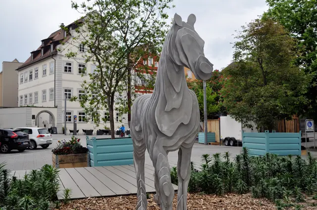 Pferdedarstellungen sind überall in der Stadt zu sehen. | Foto: Daniela Somers