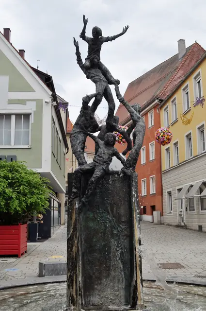 Brunnen am Fuchseck. Gestaltet vom Ellwanger Bildhauer Rudolf Kurz. | Foto: Daniela Somers