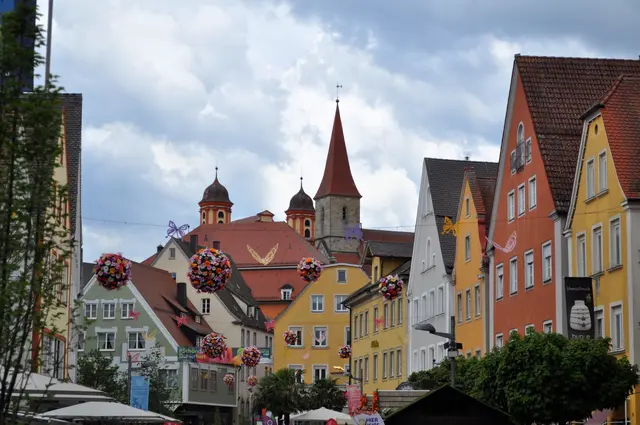 Blick durch die geschmückte Einkaufsstrasse. | Foto: Daniela Somers