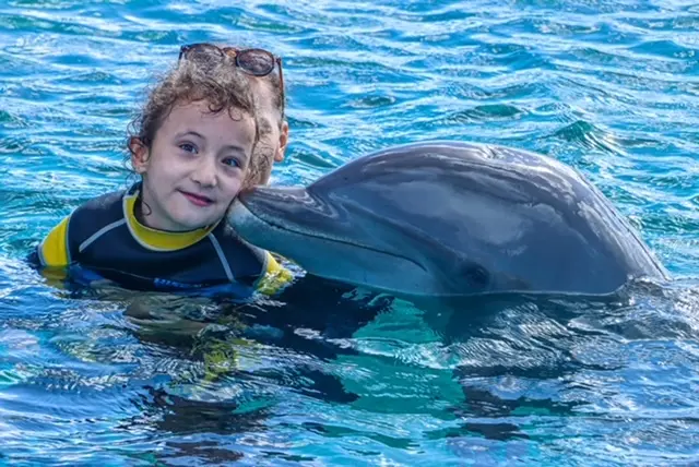 Foto: Leyla mit Delphin | Foto: Quelle: privat