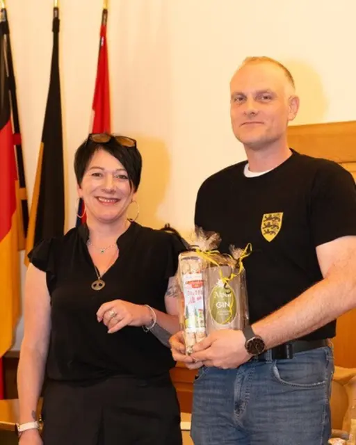 Glückwünsche an den neuen 1. Vorsitzenden Martin Hasler  | Foto: R. Prach