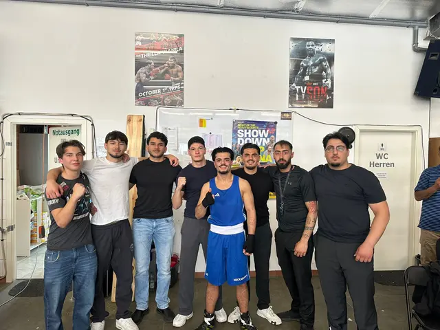 Yusuf Cakir mit seinem Team nach dem Kampf | Foto: Box Abteilung Neckarsulm