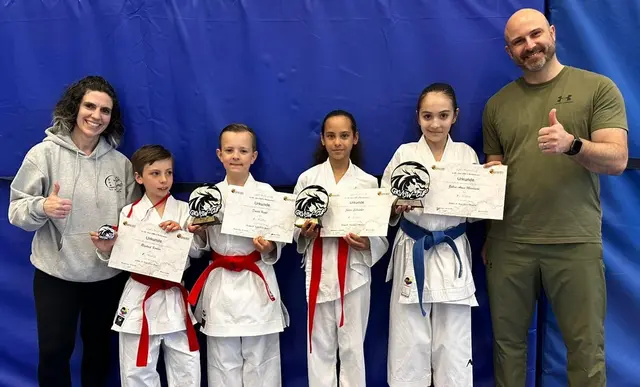 Vier Starter, vier Medaillen: Das erfolgreiche Nachwuchsteam mit den Coaches vom Takumi 74 auf dem GKVBW Cup | Foto: Privat / Takumi 74