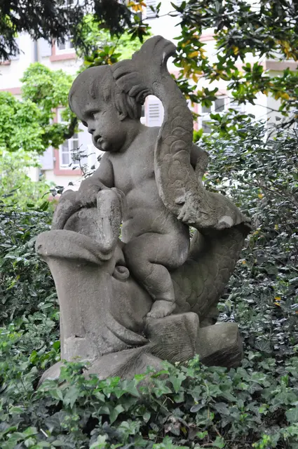 Eine schöne Skulptur die gut in die Umgebung passt. | Foto: Daniela Somers
