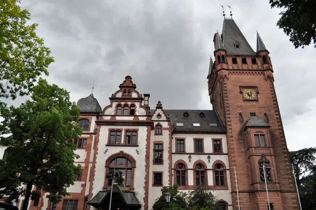 Das Weinheimer Schloss. Man sieht deutlich die verschiedenen Bauabschnitte. | Foto: Daniela Somers