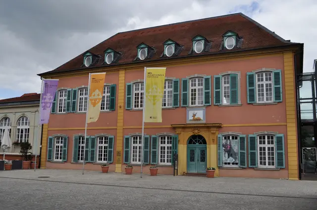 Ansicht des historischen Gebäudes Goldener Hirsch Schwetzingen
