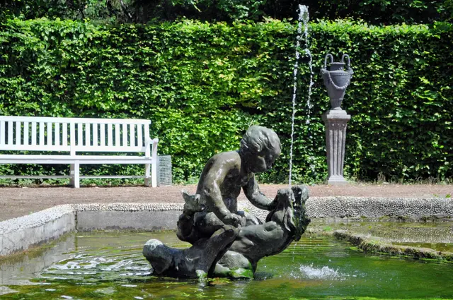 Schlosspark Schwetzingen Brunnen am Schlangenbad