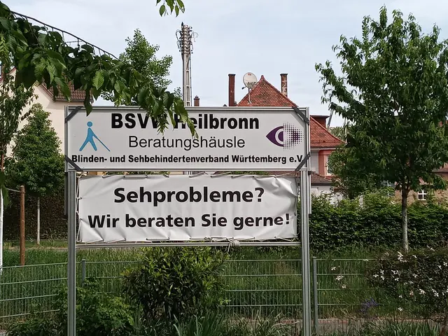 Sehprobleme? Wir beraten Sie gerne! Infotafel am Beratungshäusle. | Foto: Martin Haug