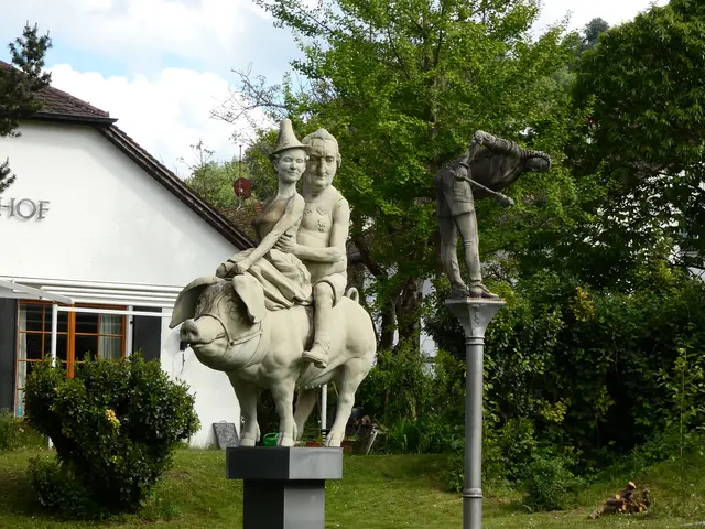 Das "Glücksschwein von Schwetzingen" steht dort auf dem Schlossplatz. 
Die Hintergründe dazu hat Daniela Somers in ihrem Beitrag über den Schlossplatz in Schwetzingen sehr ausführlich und gut beschrieben | Foto: sigischlottke