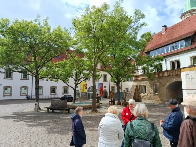 barrierearme Stadtführung für Menschen mit Demenz und Begleitpersonen in Heilbronn, hier im Deutschhof | Foto: Selbsthilfebüro Heilbronn