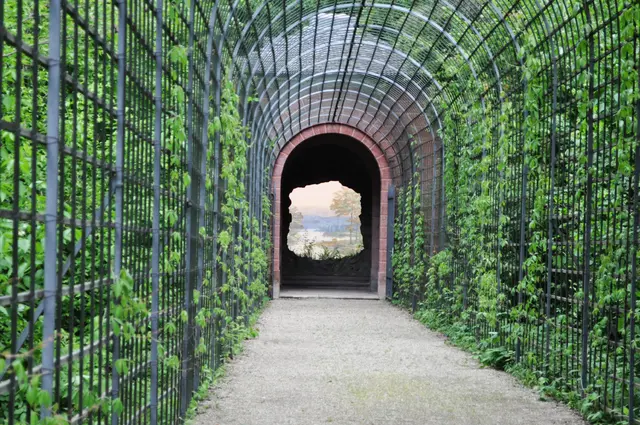 Schwetzingen Schlosspark. Perspektiv mit dem „Ende der Welt“.