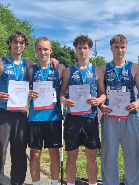 Silbermedaille und DM Norm für die 4*400m Staffel mit Mathys Vermeiden, Luis Kern, Julian Wefel und Jannis Hönig