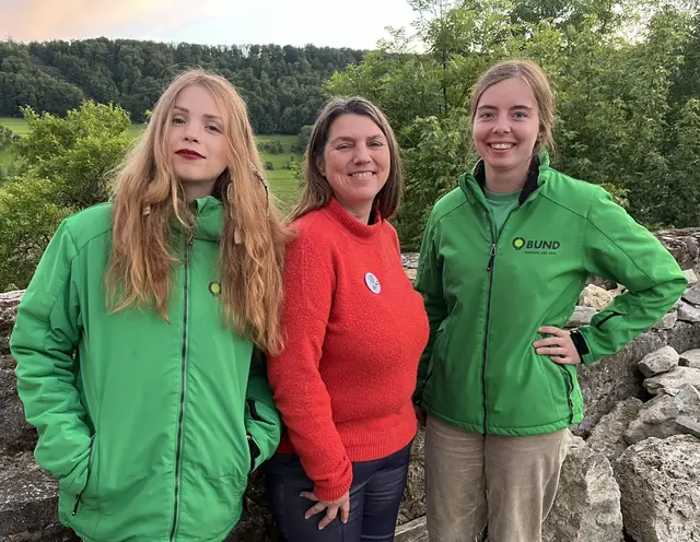 Das junge Team von Sophie Ostermann (Foto: re.) wird in den nächsten Wochen für den BUND Förder-Mitglieder im Hohenlohekreis werben. Gestern erfolgte der fachliche Austausch dazu mit Alexandra Abredat (Foto: Mitte), Vorständin der BUND-Kreisgruppe Hohenlohe. | Foto: Andrea Hohlweck, BUND Regionalverband Heilbronn-Franken