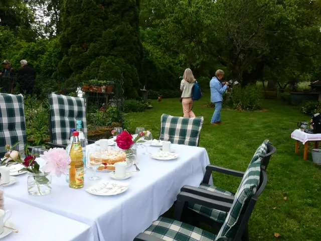 Die Heimatreporter sind querbeet im Garten verteilt und freuen sich über die vielen Motive. | Foto: sigischlottke