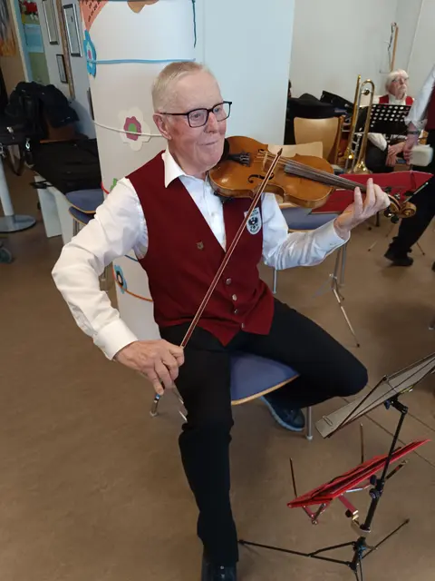 An der Violine brillierte Gerd Geyer mit einem beeindruckenden Solo.
 | Foto: privat