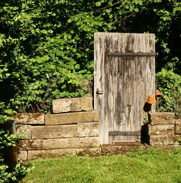 Durch dieses Gartentor gehen wir zwar nicht aus dem Garten hinaus. Aber wir sagen "Danke vielmals" und "Auf Wiedersehen". 
Was für schöne Stunden bei Familie Wetzel in ihrem zauberhaften Garten - herrlich war's!!! | Foto: sigischlottke