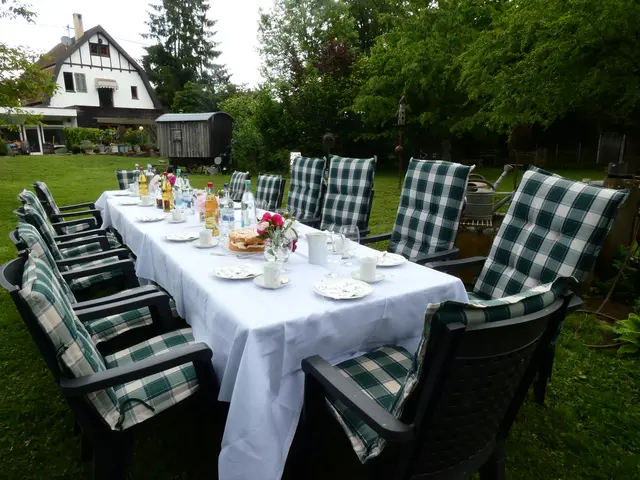 Ein Traum - mitten im Grünen, mitten in der Wiese diese einladende Tafel. Wir waren alle total überwältigt.  | Foto: sigischlottke